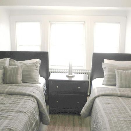 Steps Away From Hospital - 2 Queen Bed - City View Питсбърг Екстериор снимка