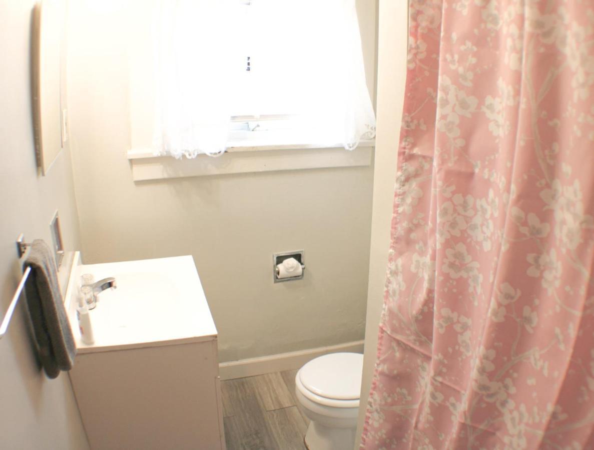 Steps Away From Hospital - 2 Queen Bed - City View Питсбърг Екстериор снимка